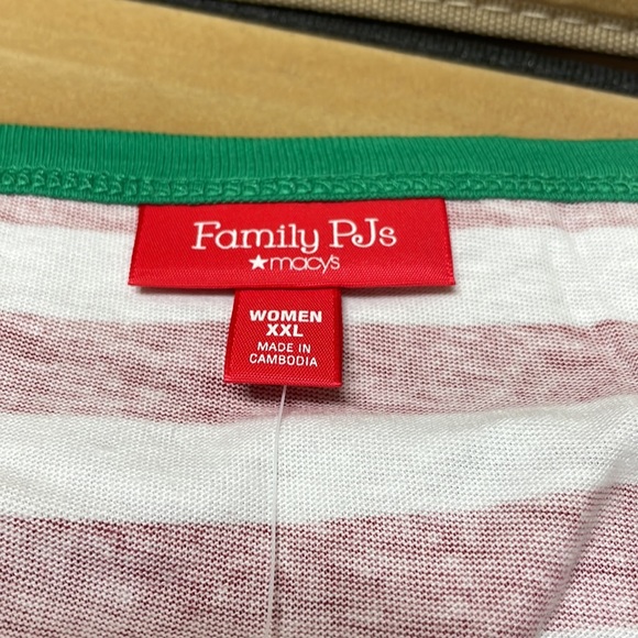 Macy’s family Christmas PJs - Picture 6 of 9